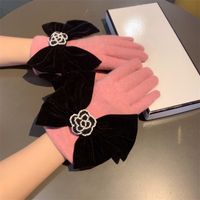 Designer de moda de alta qualidade Five Fingers Luvas Marca Leisure Luxury Pearl Flowers Glove Letras cl￡ssicas Luvas de l￣ de inverno com caixa