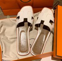 Bayan terlik yaz daireler sandalet lüks tasarımcı deri moda plaj ayakkabıları h harf terlikleri 35-42