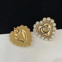 Studienohrringe Luxusmarken Designer Klassische vielseitige Perle Style Pearl Messing Herzförmige Ohrring Hochzeitsfeier Tägliches Ohrringe hohe Qualität mit Schachtel und Briefmarken