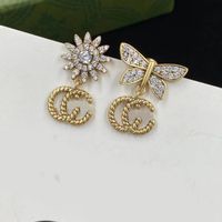 Nuevos aretes de encanto dise￱adores Mujeres tendencia de moda damas luxurys dise￱ador de marca cl￡sico giraswer mariposa diamantes entorno de arete de lujo joyer￭a con caja