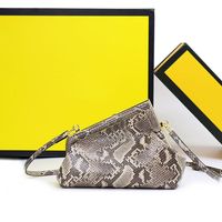 Python desen klip çanta kadın tasarımcı ilk çanta zincir omuz çantaları nappa deri çapraz gövde çantası moda metal mektup kapanış bulut kılıfları 26cm