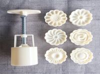 6pcsset çiçek şekilli mooncake kalıbı 50g DIY el basıncı fondan ay kek kalıbı plastik pres kurabiye kesici pişirme aracı 220815
