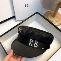 Berets Fashion Rhinestone Alphabet Hit Military Hat for Women Disual Travel Satin Flat Black Top Cap Girl Generation عالية الجودة الفاخرة