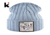 Kapaklar Şapkalar Men039s Sıcak Kış Şapkası Örgü Düz Renk Kafataları Beanies Hayvan Nakışla Yama Sokak Giyim Örgü Kadın Bonne