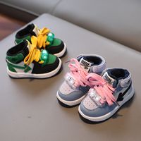 Neue erste Walker -Säuglings -Baby -Winterschuhe sieben Farben Kinder Tintenfisch Yeezzies Sneakers Jungen und Mädchen atmungsaktive kleine Käfigbeutel Vulkansportschuhe H126