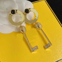 Pendientes de collar de brazaletes Dise￱adores para mujeres dise￱ador de marcas de lujo y televisi￳n Celebrio de boda Classic de joyas doradas de alta calidad con caja