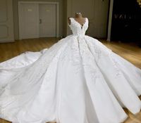 Vestidos de noiva de vestido de bola de 2019 com anágua v apliques de renda pescoço uma linha de vestido de noiva elegante e elegante de noiva GO2280045