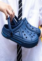Новички мульчуги для мультипликационных туфлей для ботинки пары домашние тапочки летние порывы улыбающиеся пряжка для лица Мужчины и женщины пляж Флэт1676411