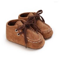 Спортивная обувь, продавая кожаную резиновую подошву 0-18 м для рожденной детской квартиры, удобная для повседневной ходьбы