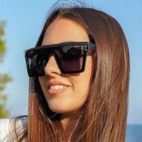 Occhiali da sole Designer di marca di moda Flat Top Square Women Oversaze Big Black Shades Gradient Decoration Decoration Sun occhiali da sole