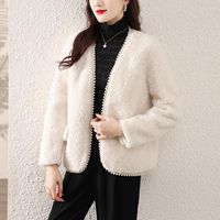 Vestes pour femmes fausses d'agneau manteau laine féminin hiver hiver coréen mode manche longue veste de poche de poche de perle