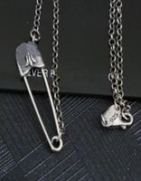20FW CH Модная штифта подвесной ожерелье Bijoux для мужчин и женщин Тенденция личности панк -кросс -стиль подарок хип -хоп jewelr7027144