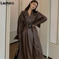 Couro de couro feminino Faux LaUtaro Autumn Long Dishized Brown Trench Coat for Women Belt Runway elegante estilo europeu de moda 221007