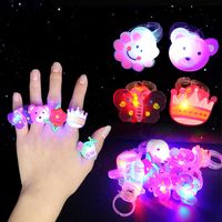 Parti oyunları el sanatları 10 adet rastgele renkli çocuklar önde gelen yanıp sönen ışık yüzüğü karikatür parlayan parmak yüzükler bebek kız doğum günü Noel Hediye Parti Tedarikleri T221008