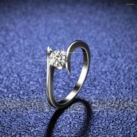 Anelli a grappolo Gioielli da sposa fidanzamento 0,5 D Colore Moissanite Ring Woman 925 Silver Dea Gift
