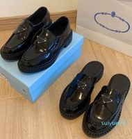 Sapatos de grife mon￳lito plataforma de borracha feminino t￪nis preto chinelo de couro brilhante robusto t￪nis redondo de cabe￧a pontiaguda grossa 2022