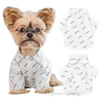 Pet Gömlek Pamuk Köpek Giyim Tasarımcı Köpek Kıyafetleri Küçük Köpekler Kediler Erkek Kız Kedi Yumuşak Evcil Hayvanlar T-Shirt Nefes Alabilir Tee Kıyafet Klasik Mektuplar Sevimli Giyim A399