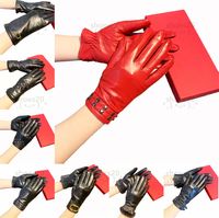 قفازات جلدية من الجلد اللمس شاشة Top Fabric Women's Designer Gloves Winter Outdoor Windproof Dark Dark Cycling Sports Accessories