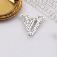 23SS 2Colors Fashions Brand Designer V Letter Brooches 18k Broo plaque d'or Broche Crystal Pin Small Sweet Wind Jewelry Accessoires de mariage