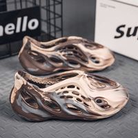 슬리퍼 패션 신발 Yezies 2022 새로운 여름 홀 남자 통기성 레저 트렌드 다목적 애호가의 Baotou Sandals Have Logo