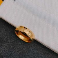 Lüks tasarımcılar band ring erkek kadın takı tasarımcısı altın yüzük nişanları çiftler yüzük harfleri yüksek kaliteli kadın mücevherler