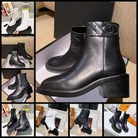 Tasarımcı botları paris lüks marka boot orijinal deri martin ayak bileği patik kadın kısa bot sporcu eğitmenleri shipper sandalet tarafından ayakkabı by w161 01