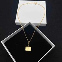Colliers r￩tro Cha￮ne de personnalit￩ en acier titane bouclier carr￩ pendentif bijoux de bijoux concepteur dor￩ accessoires de mode pour femmes cadeau