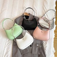Fabrika Çevrimiçi Toptan% 50 İndirim Omuz Çantaları Modaya uygun çantalar koltuk altı tek ortaçağ hobo sopa mesleği zarif el çantası