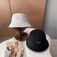 أزياء دلو القبعة مصمم قبعات حافة حافة قبعات الكرة للرجل قبعات غير رسمية بالأبيض والأسود 2 لون
