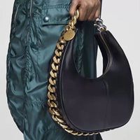 Stella McCartney Frayme küçük fermuarlı omuz çantası kadınlar frayme orta deri bayan çanta çanta hobo çantaları lüks tasarımcı siyah altın logo madalyon cazibesi 2022