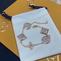 Klasik Moda L Tasarımcılar Çiçek Kolye Cazibesi Bilezikler Zinciri 18K Altın Agate Shell Kadınlar için Pearl Anne Kızlar Sevgililer Mücevher Hediye Bilezik L103