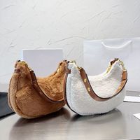 Плюшевая сумка для плеча заклепки модные подмышки с полумесяц