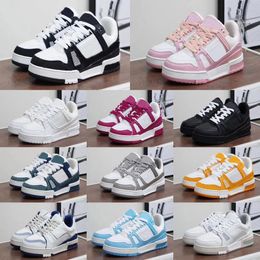 New designer shoes Logo Embossed Trainer Sneaker white black sky blue green denim pink red casual sneakers low platform womens trainers