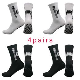 4PairsLot ANTI SLIP Tapedesign Football Socks Mid Calf NonSlip Soccer Sport Cycling Sports Mens Sock EU3845 240102