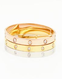 Popular Brand Cuff Products Love Fashion Luxury Women Men039s Bracelets 10pcs Crystal Gold Party Classic Style Weatherproof Bra5760405