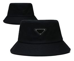 chapéu de balde chapéu de designer masculino para mulheres boné de sol chapéus de viagem ao ar livre esportes de rua chapéus de aba larga esmalte revestido logotipo de metal triangular chapéus de balde simples