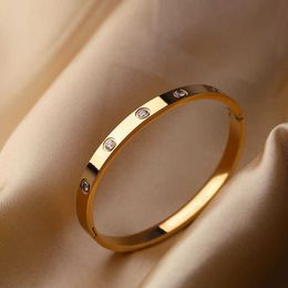 Designer Screw Bangle Bracelet Fashion Luxury Jewelrys Carer Original Trendy 18K Gold Diamond for Women Men Nail Bracelets Silver Jewelry Bracelet TNFJ