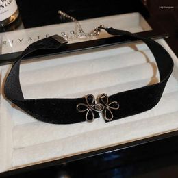 Pendant Necklaces Dark Style Velvet Fabric Flower Choker Necklace Hip Hop Sweater Collarbone Women