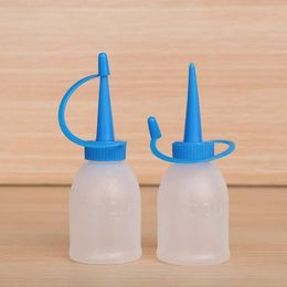 Jars UMETASS Empty PE plastic 30ml Needle Tip Glue Bottle Applicator DIY Quilling Tool Oil Liquid squeeze bottles with twist cap T20081