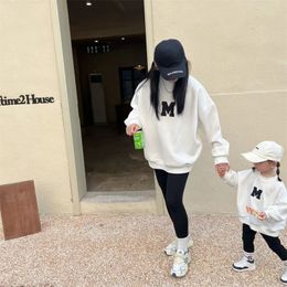 Family Matching Clothes Winter Spring Sweater Embroidery Letter M Mother Daughter Son Long-sleeved Shirt Baby Boy Girl Clothes 231229