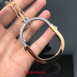 2024 new Designer Tifannissm necklace Stainless steel New T Family shaped Lock Colored Horseshoe Necklace V Gold Half Diamond Head Pendant Pan