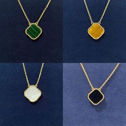 Designer Women Clover Pendant Necklaces Screw Jewelry Love Flowers Necklace Fashion Luxury Party Wedding Couple Gift gfds308K