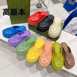 Direct hair G family hole shoes sponge cake soles raised buns back empty slippers hollow and breathable couple sandals S5DYl