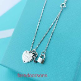 Tifannissm Pendant Necklac Best sell Birthday Christmas Gift Small Luxury T Family Pure Silver Peach Heart Lock Key Necklace LOVE Thick Plate