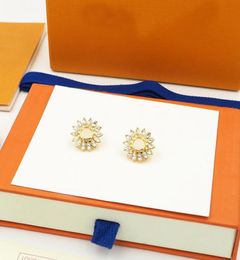 European and American Net White Same Earrings Fashion Gold Alloy Shell Pearl Earrings Exaggerated Starfish Earrings with Box for G5929759