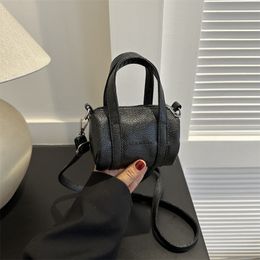 Ladies bag Korean fashion shoulder bag trend Western style Messenger bag personality design handbag 2023 new style CCJ3154