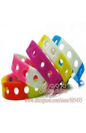 20pcslot Mix Style Random Silicone Bracelet Wristband 18cm Fit Shoe Charms Shoe Buckle Wristband Rubber Wrist Strap 2201172248868