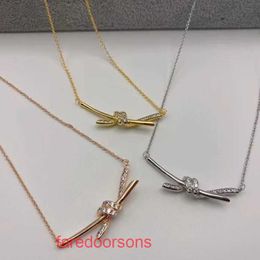 High Quality Tifannissm Stainless Steel Designer Necklace Jewellery Silver T Family Same Style Knot Rose Gold Cross Twist end Light Luxury fo