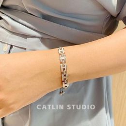 2023 New H-Letter Light Luxury Small and Elegant Women's Shell Cuba Fashion Versatile Bracelet