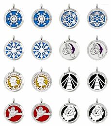 Pendant Necklaces Christmas Reindeer Snowflake 30mm Rhinestone Aroma Locket 316 Stainless Steel Essential Oil Diffuser Free 10Pads